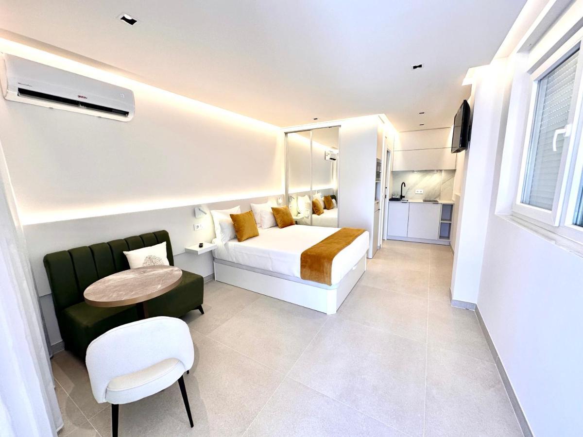 Suite Ron In Marina 2 People Puerto Deportivo ベナルマデナ エクステリア 写真
